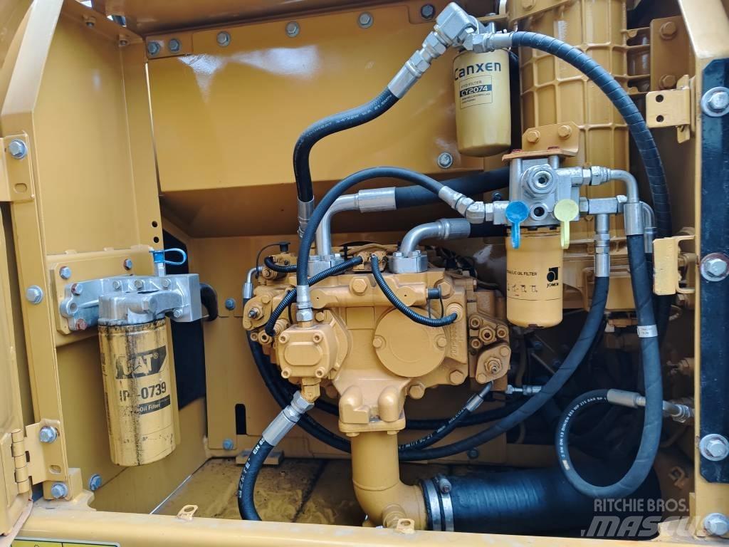 CAT 320 D2 Pásové rýpadlá