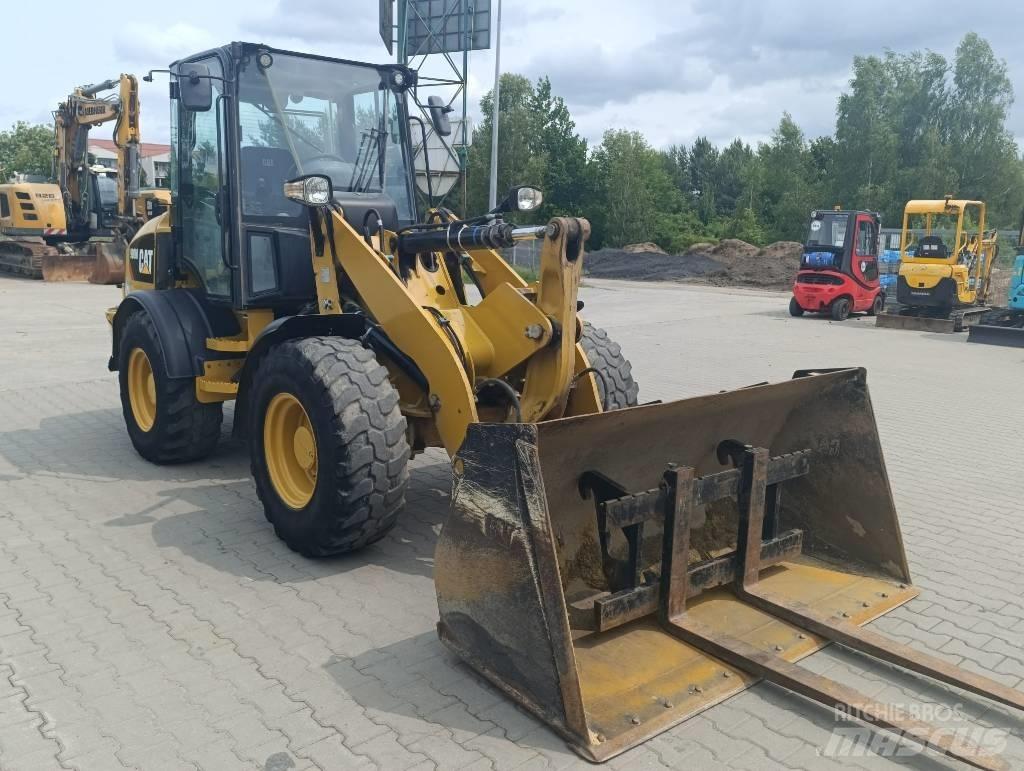 CAT 908 M Kolesové nakladače