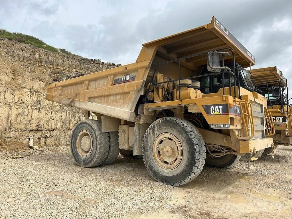 CAT 771D Stavebné sklápače