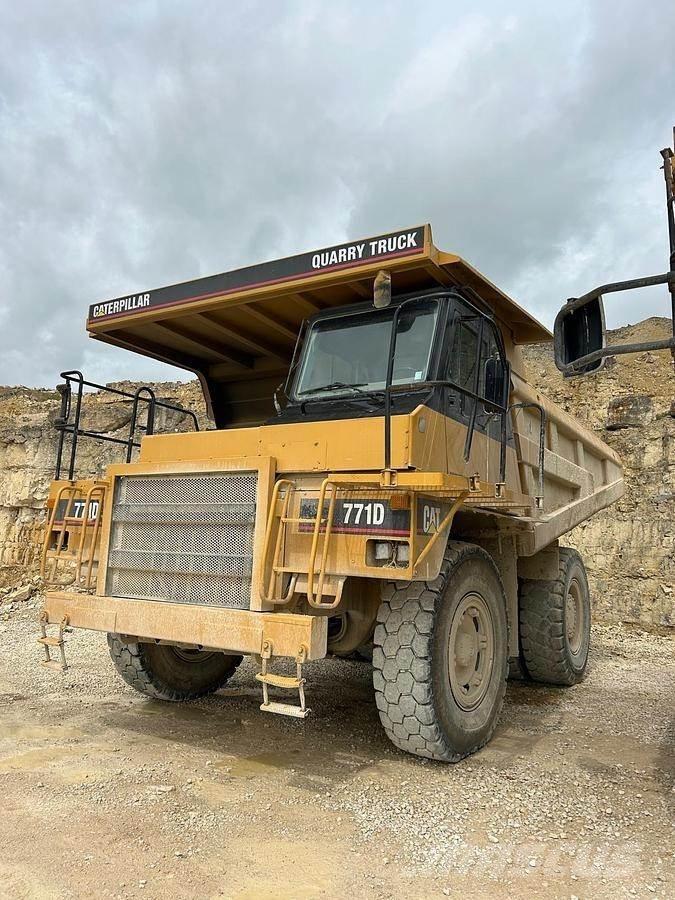 CAT 771D Stavebné sklápače