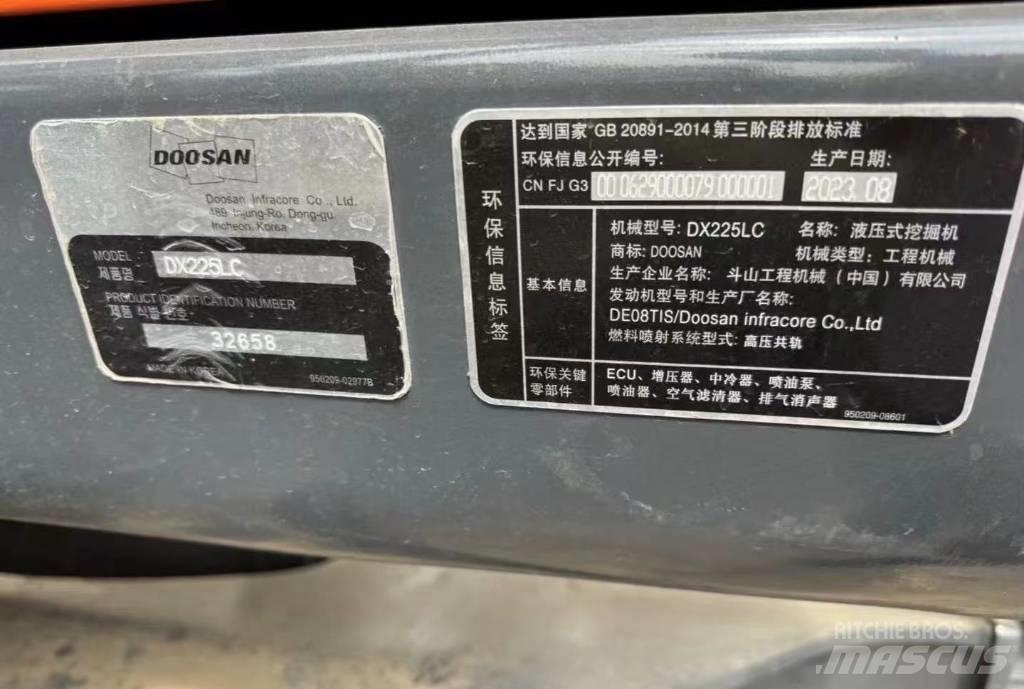 Doosan DX 225 Pásové rýpadlá