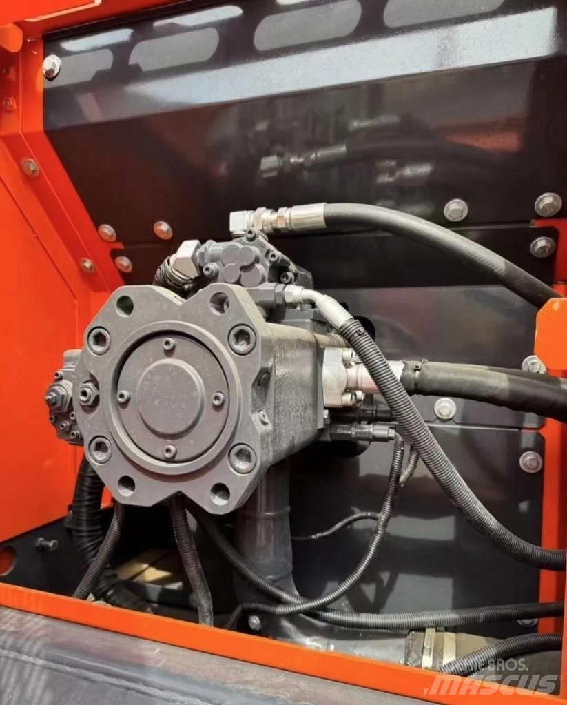 Doosan DX 225 Pásové rýpadlá