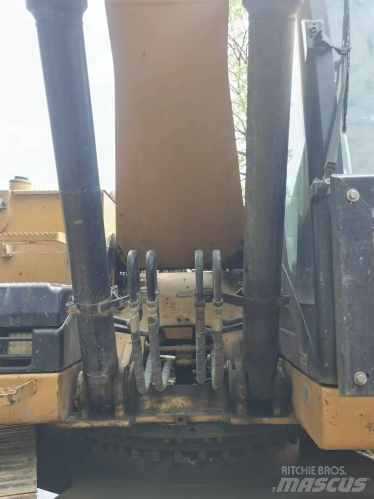 CAT 320 D L Pásové rýpadlá