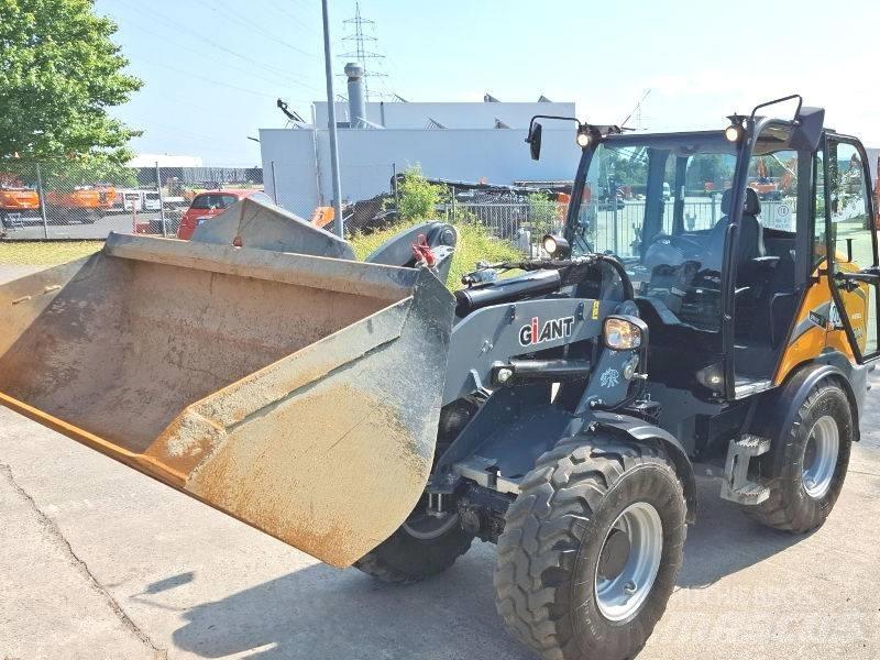 Giant G 5000 X-Tra Šmykom riadené nakladače