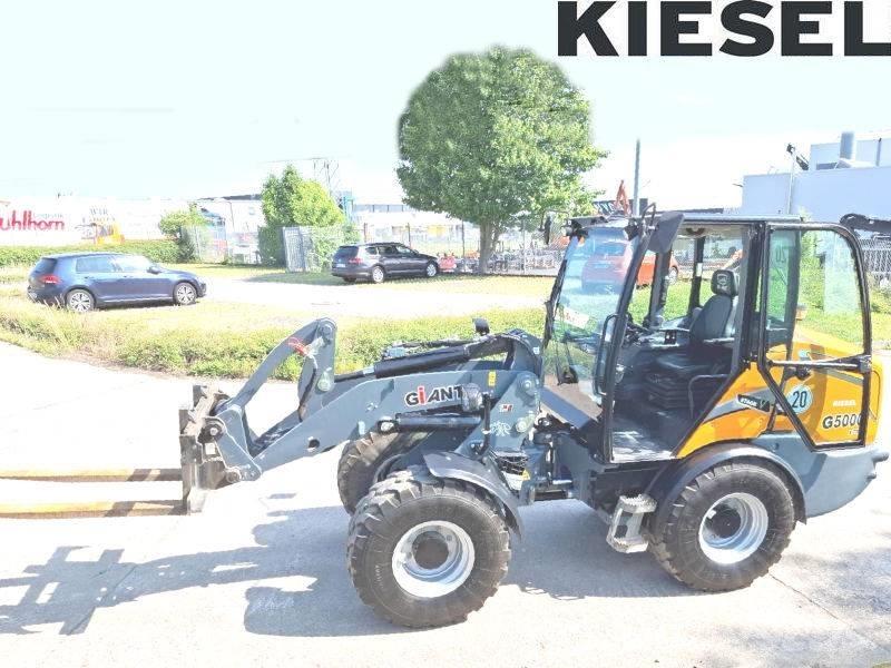 Giant G 5000 X-Tra Šmykom riadené nakladače
