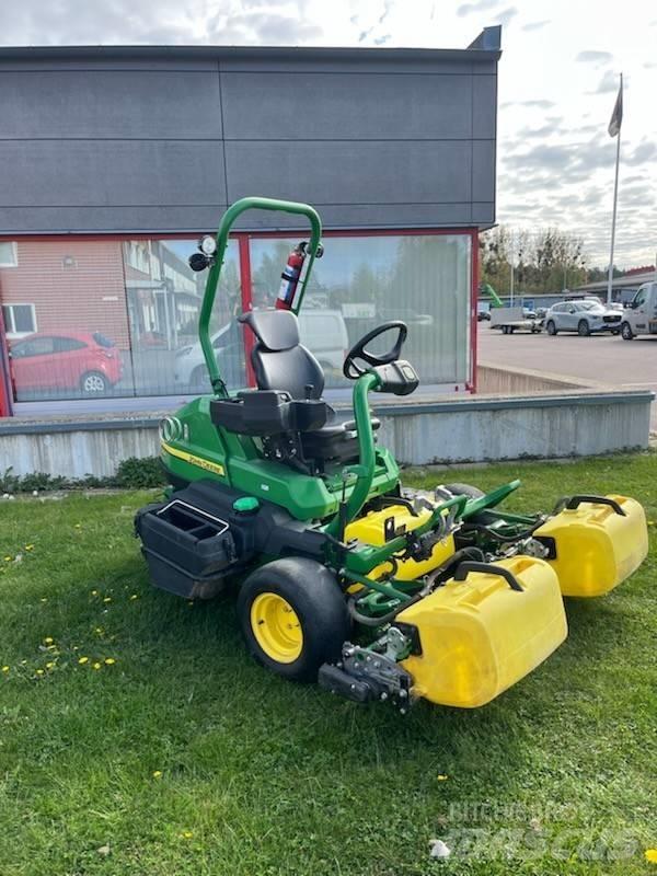 John Deere 2750 E Kosačky greenov
