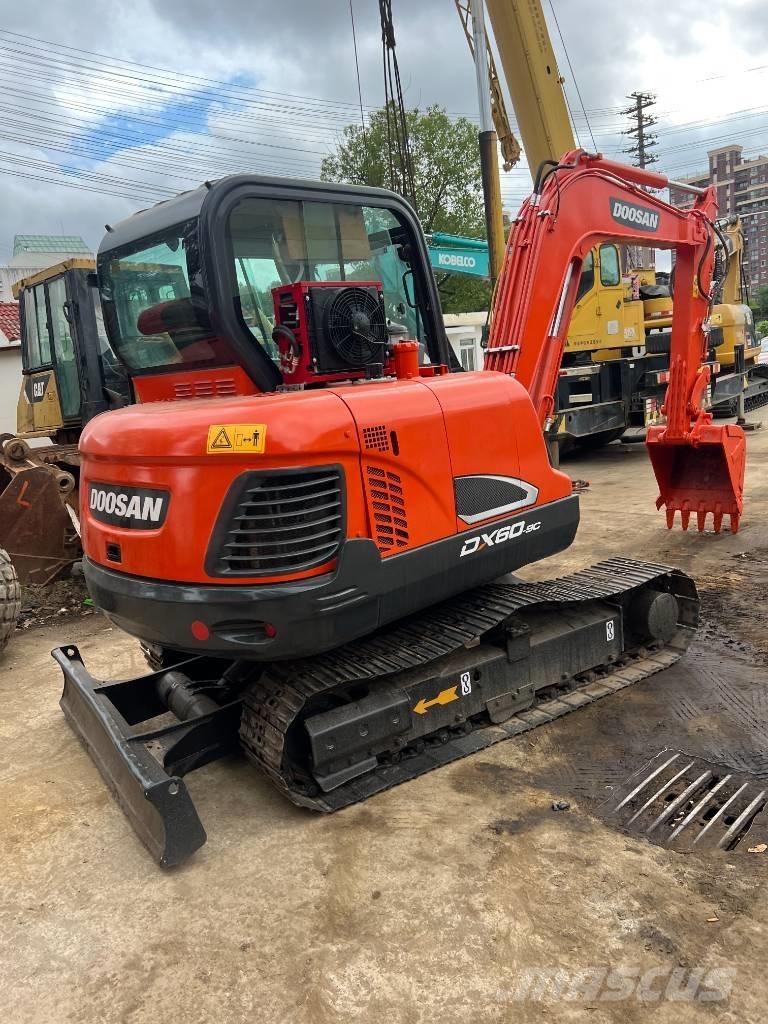 Doosan DX60 Pásové rýpadlá