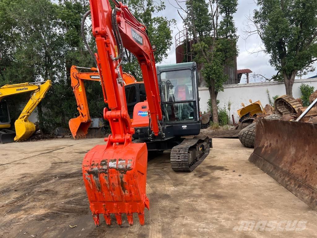 Doosan DX60 Pásové rýpadlá