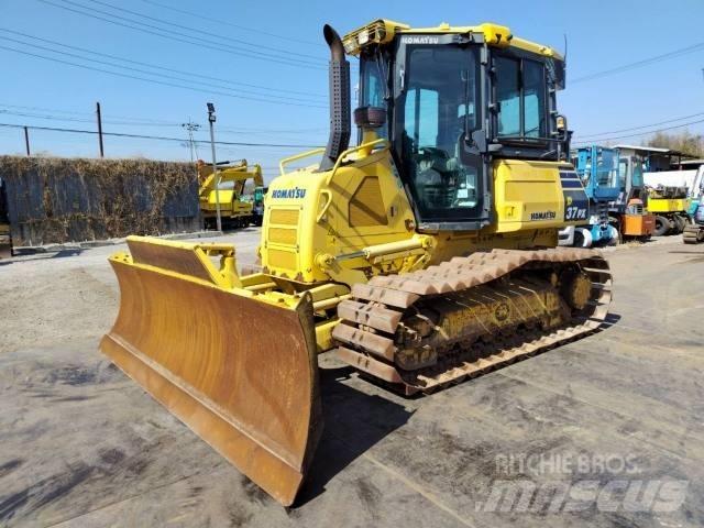 Komatsu D37PX-23 Pásové dozéry