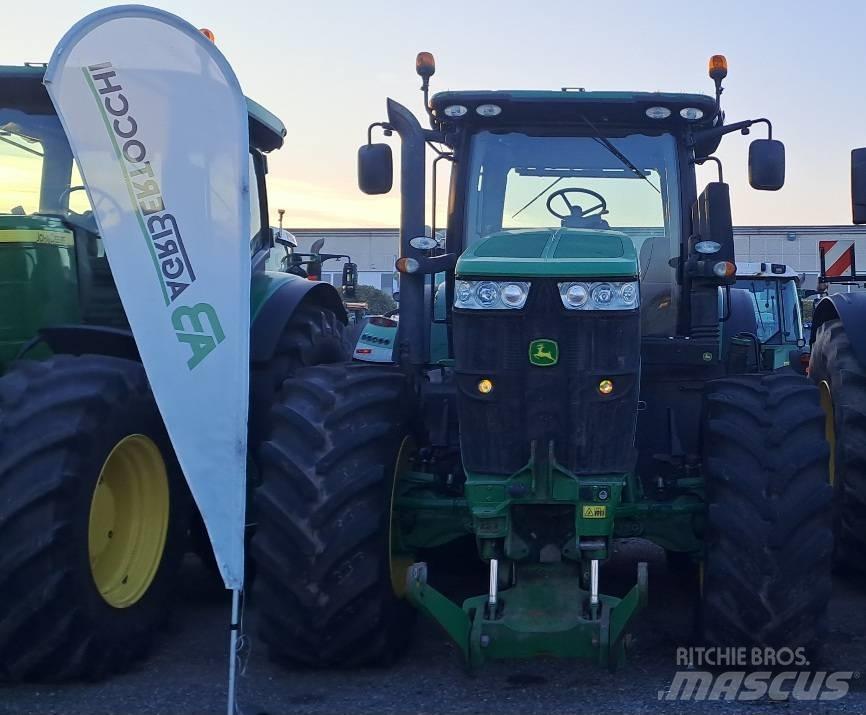 John Deere 7230 R Traktory