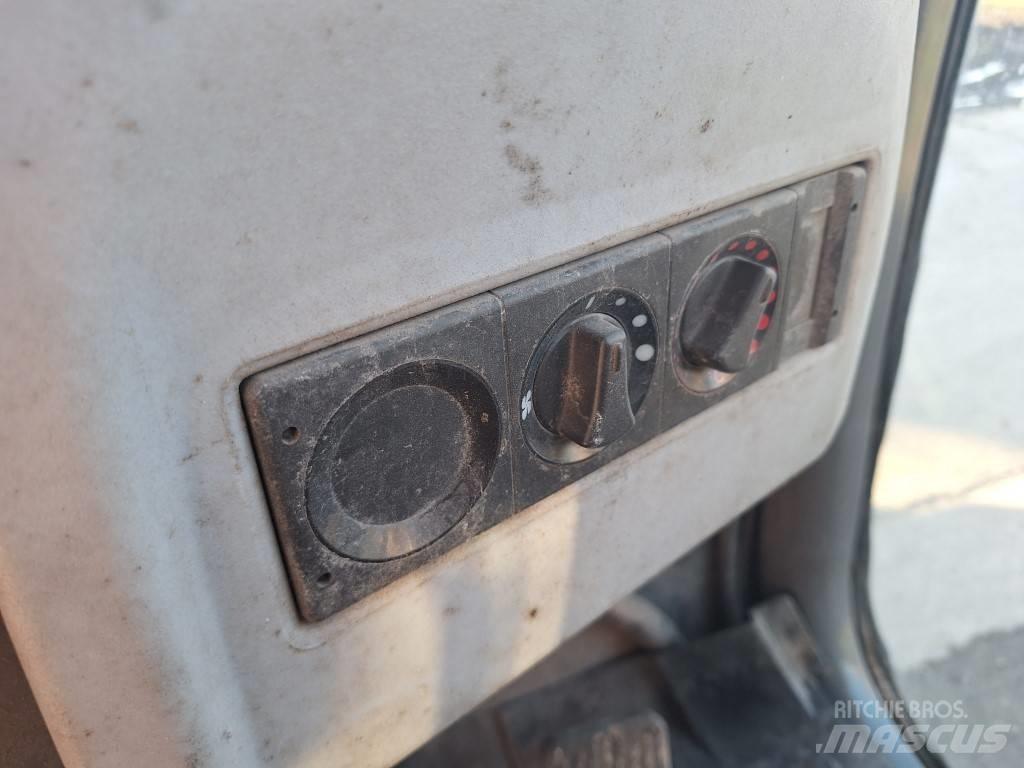 Hitachi ZW 75 Kolesové nakladače
