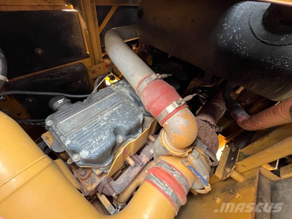 CAT 824H Pásové dozéry