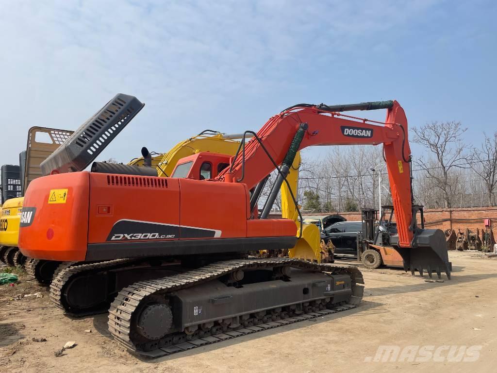 Doosan DX 300 Pásové rýpadlá