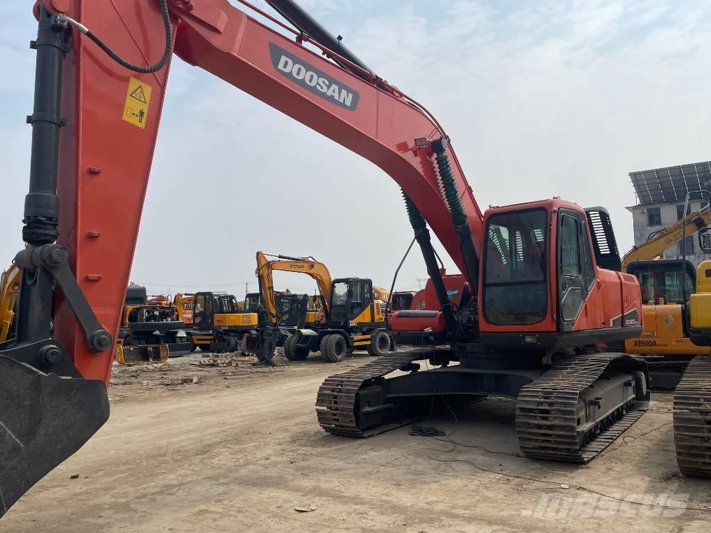 Doosan DX 300 Pásové rýpadlá