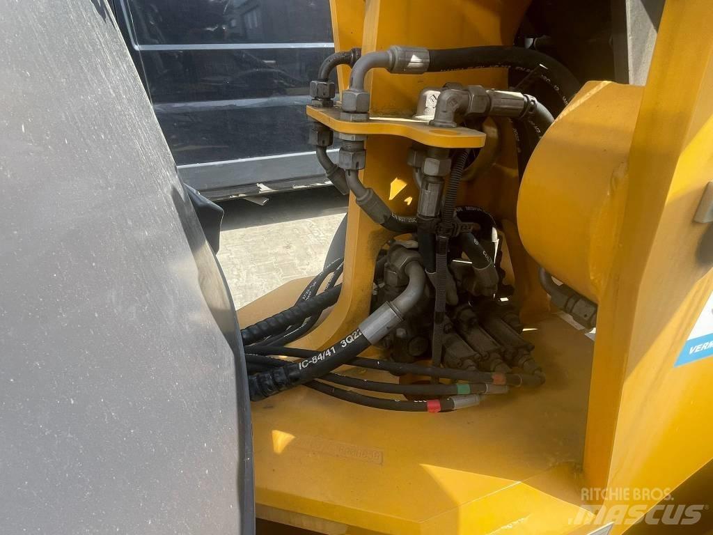 Mecalac AX 700 Kolesové nakladače