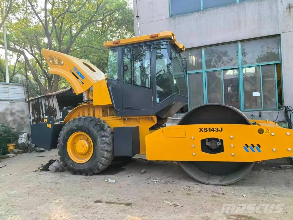 XCMG XS142J Ťahačové valce