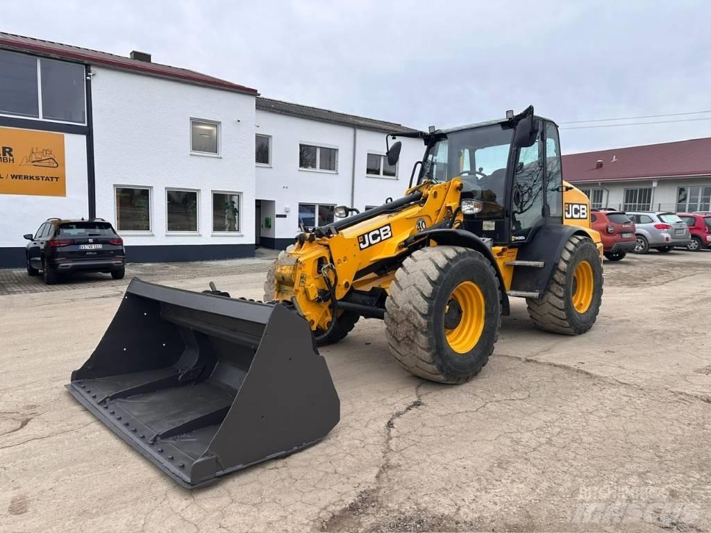 JCB TM 320 S Teleskopické manipulátory