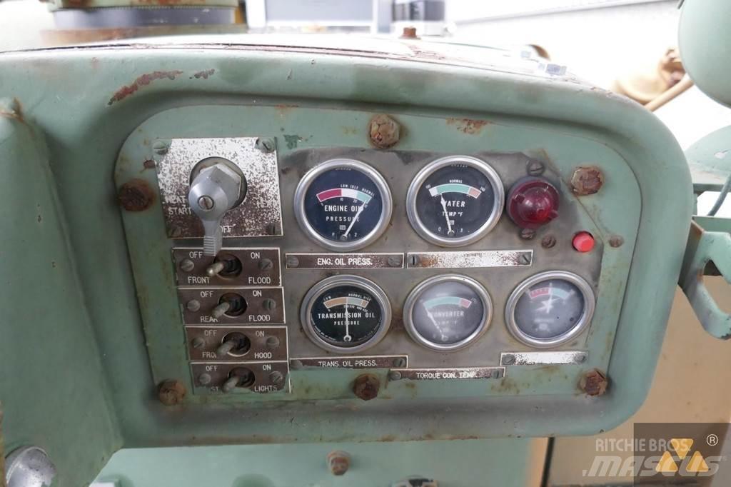 CAT D7F Ex-army Pásové dozéry