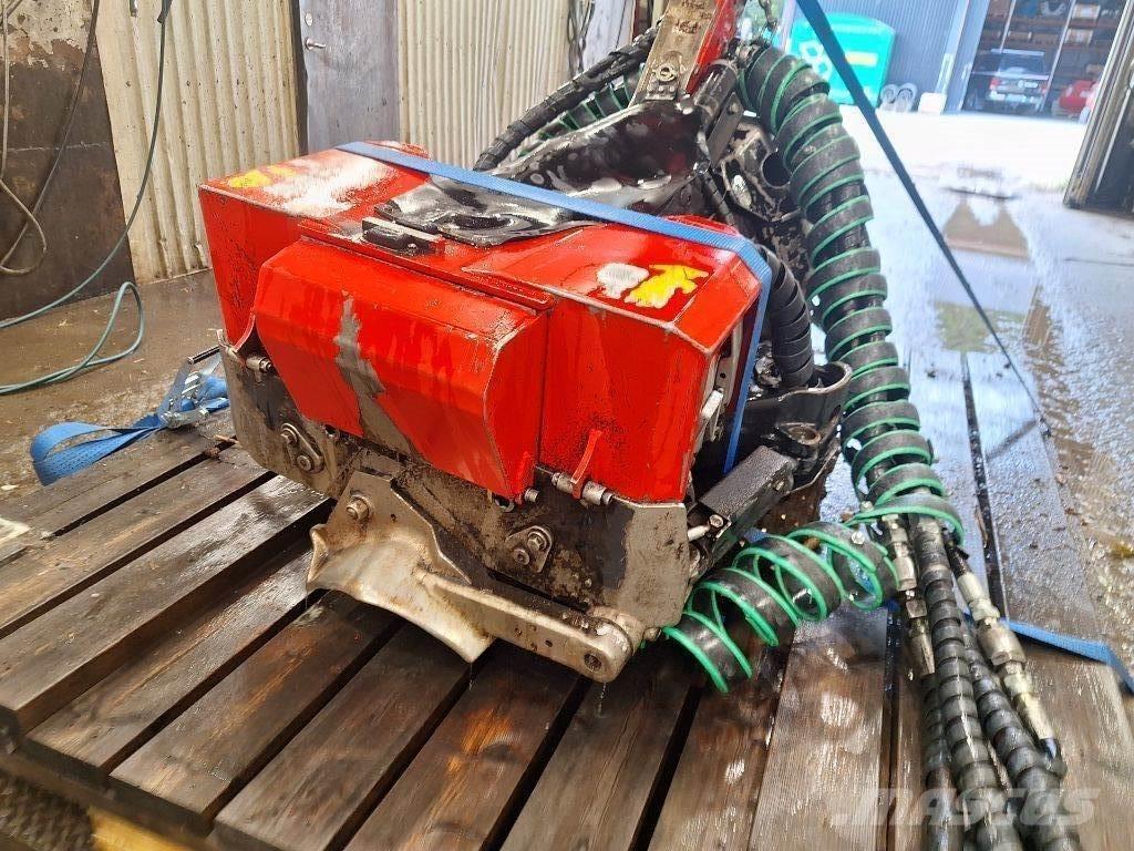 Komatsu S82 Žatevné hlavy