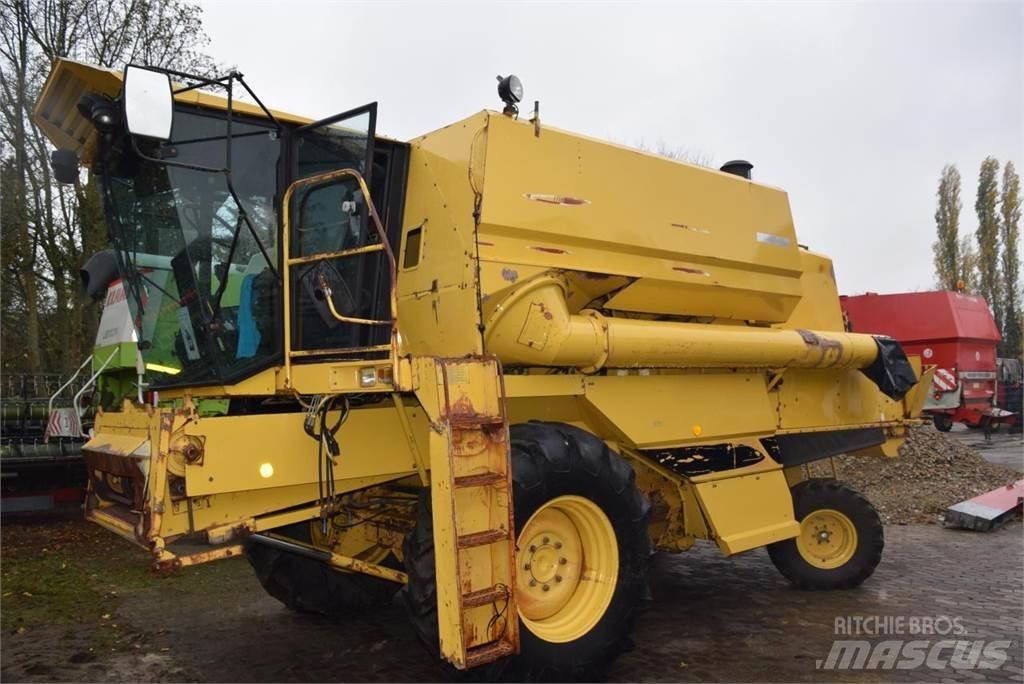 New Holland TF 42 Kombinované zberacie stroje