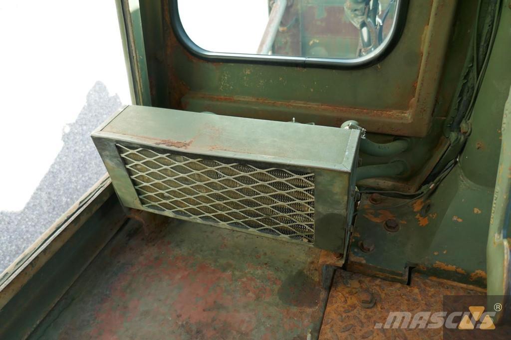 CAT D7G Ex-army Pásové dozéry