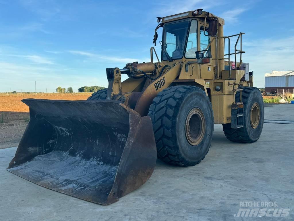 CAT 966 F Kolesové nakladače