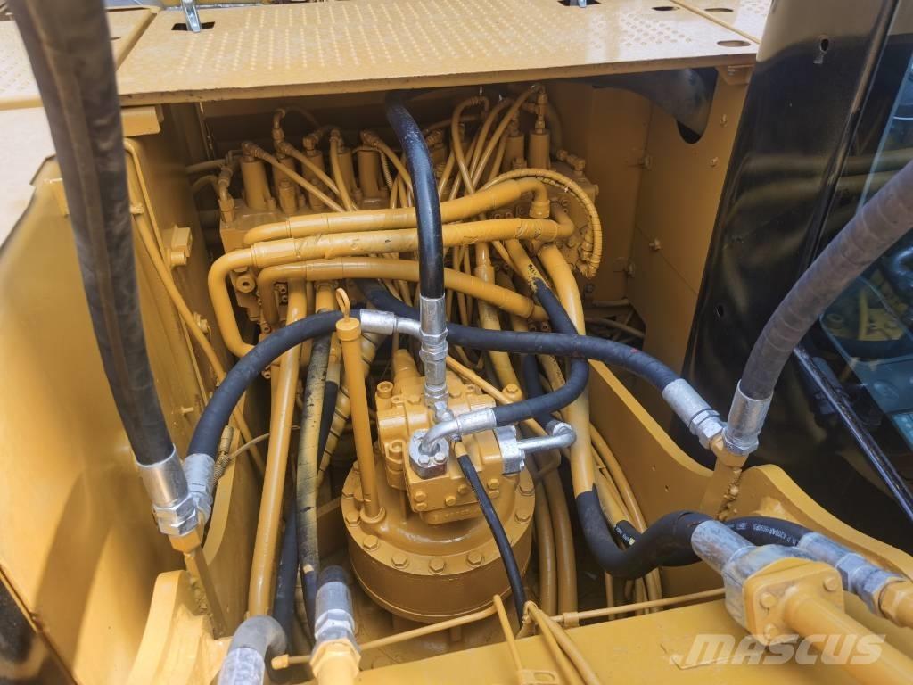 CAT 320 D2 Pásové rýpadlá