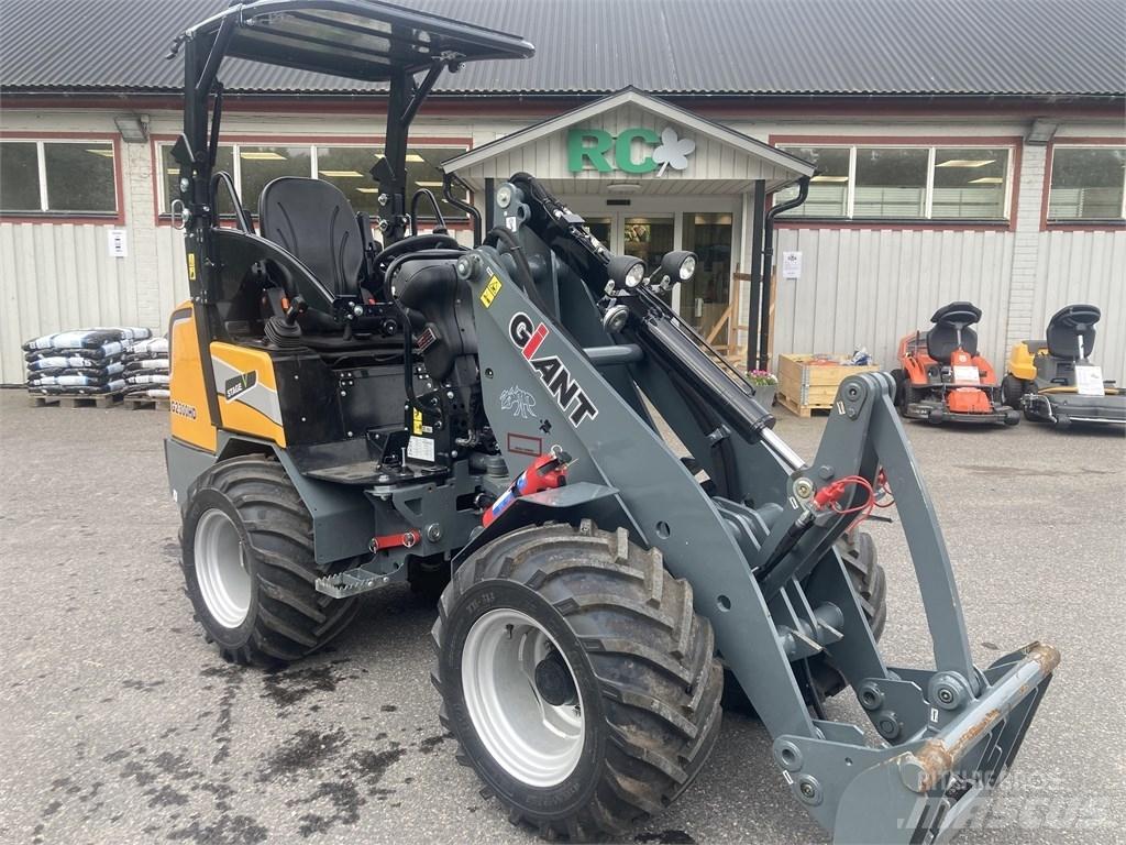 GiANT G2300HD Viacúčelové nakladače