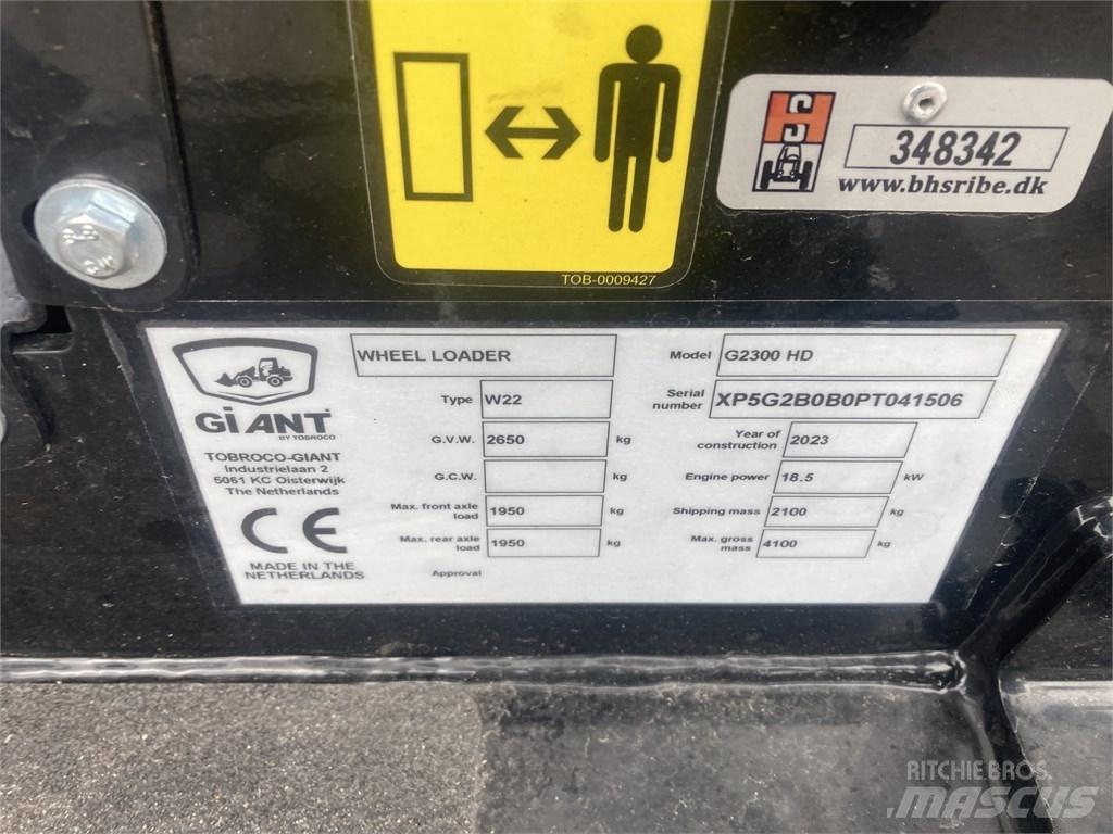 GiANT G2300HD Viacúčelové nakladače