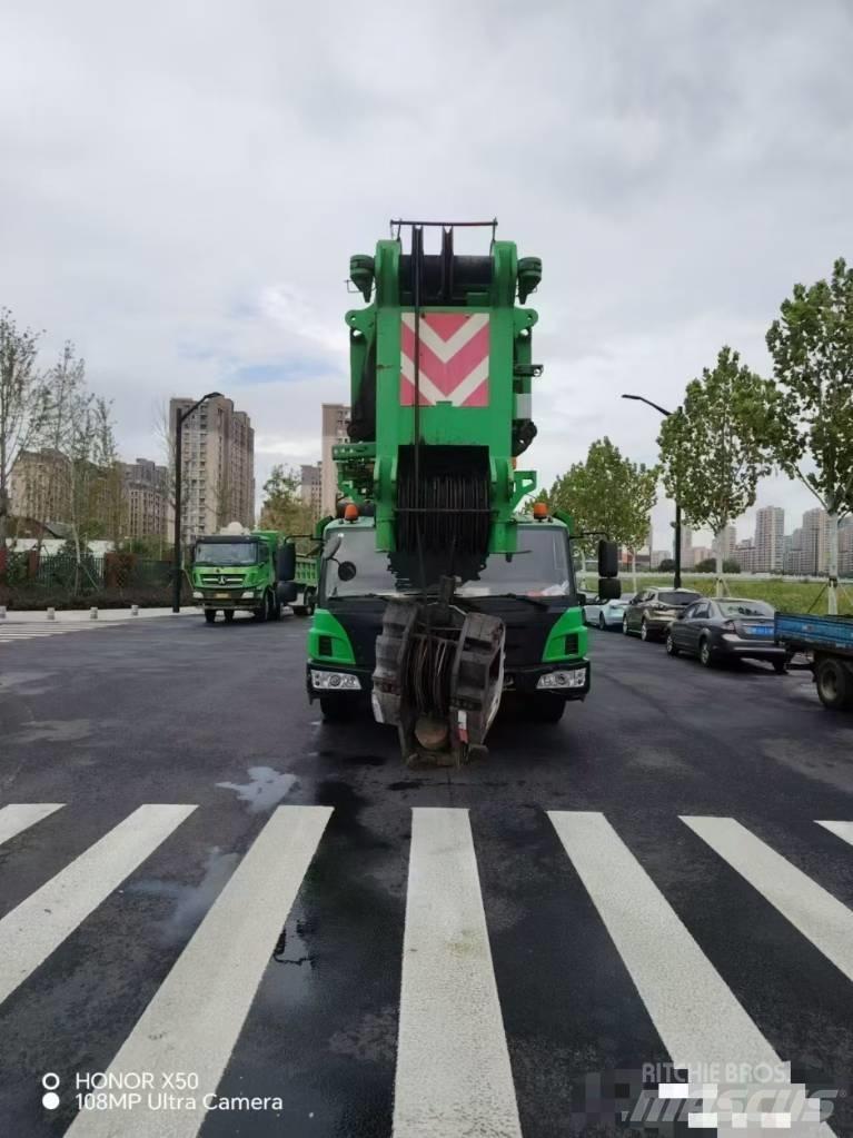 Sany SAC3000 Univerzálne terénne žeriavy