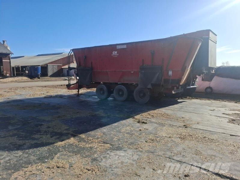 JF FEEDER VM 38 Kŕmidlá, kŕmne žľaby