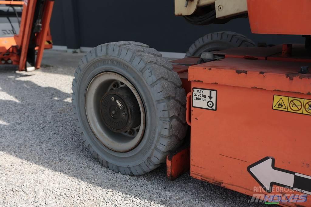 JLG E300AJP Kĺbové plošiny