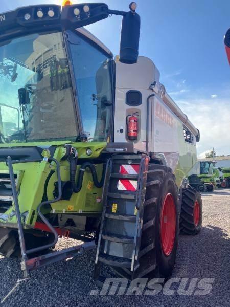 CLAAS TRION 750 Kombinované zberacie stroje