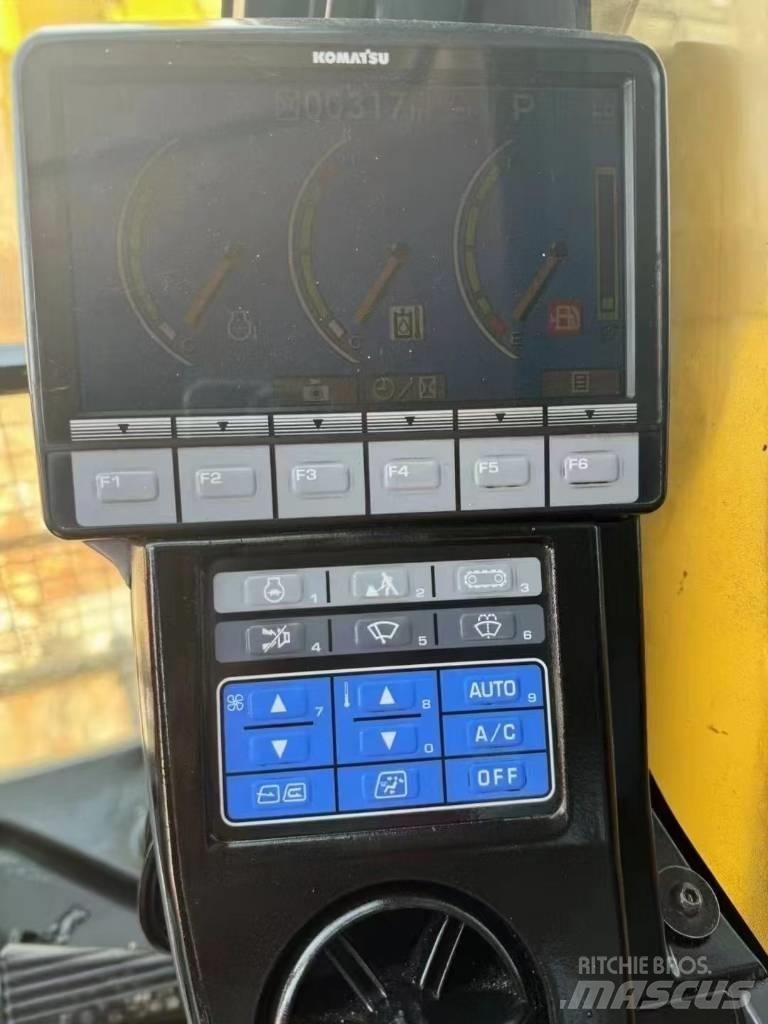 Komatsu 450LC-8 Pásové rýpadlá