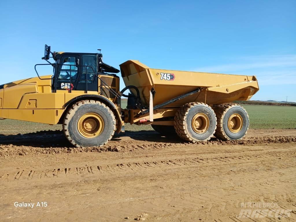 CAT 745 Kĺbové nákladné autá