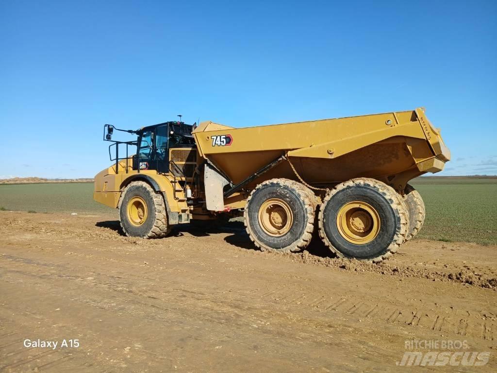 CAT 745 Kĺbové nákladné autá