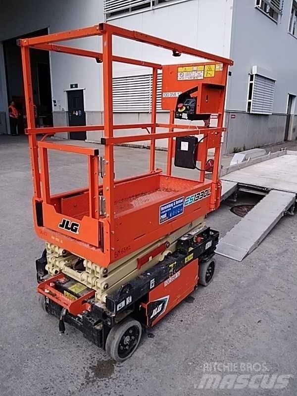 JLG ES 1330 L Nožnicové zdvíhacie plošiny