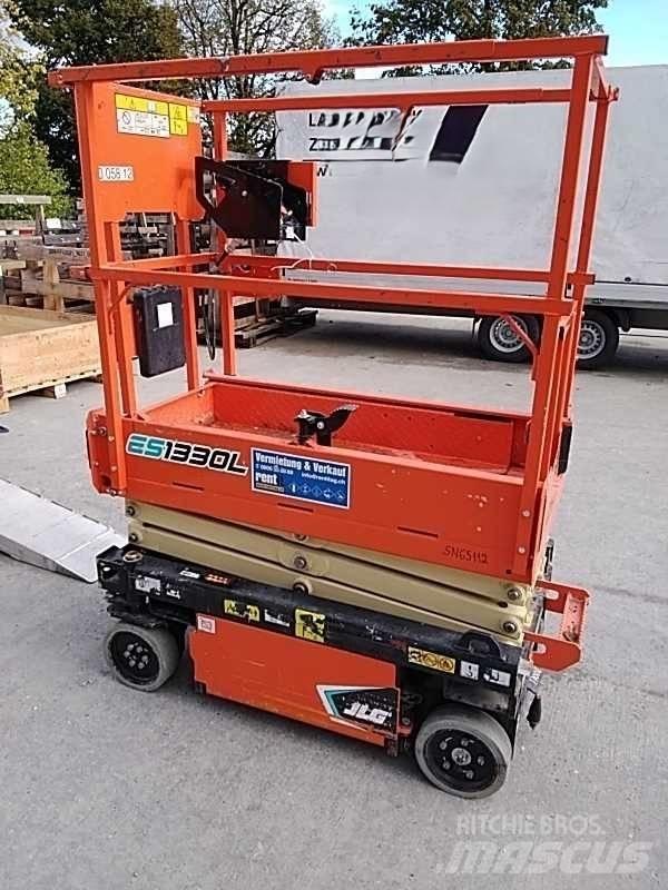 JLG ES 1330 L Nožnicové zdvíhacie plošiny