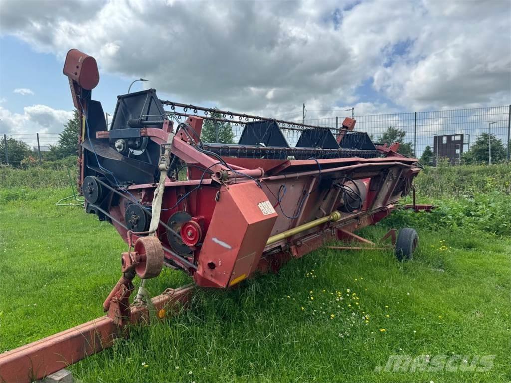 Case IH 1680 Axial Kombinované zberacie stroje