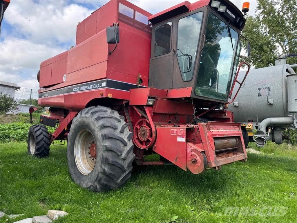 Case IH 1680 Axial Kombinované zberacie stroje