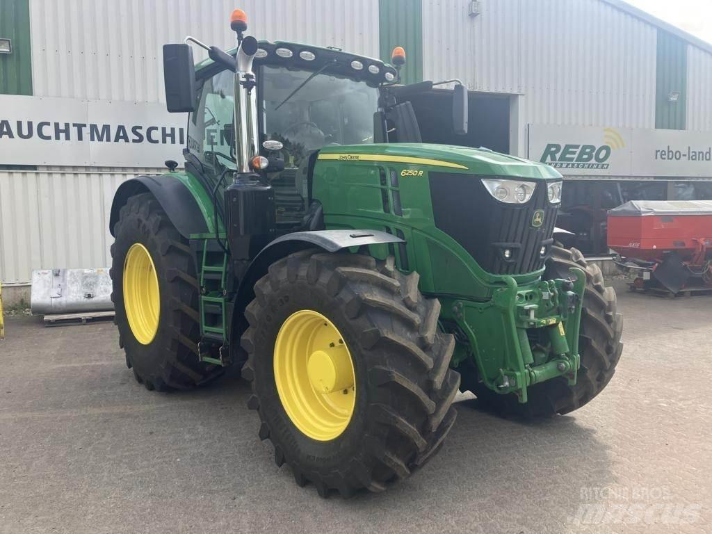 John Deere 6250R Traktory