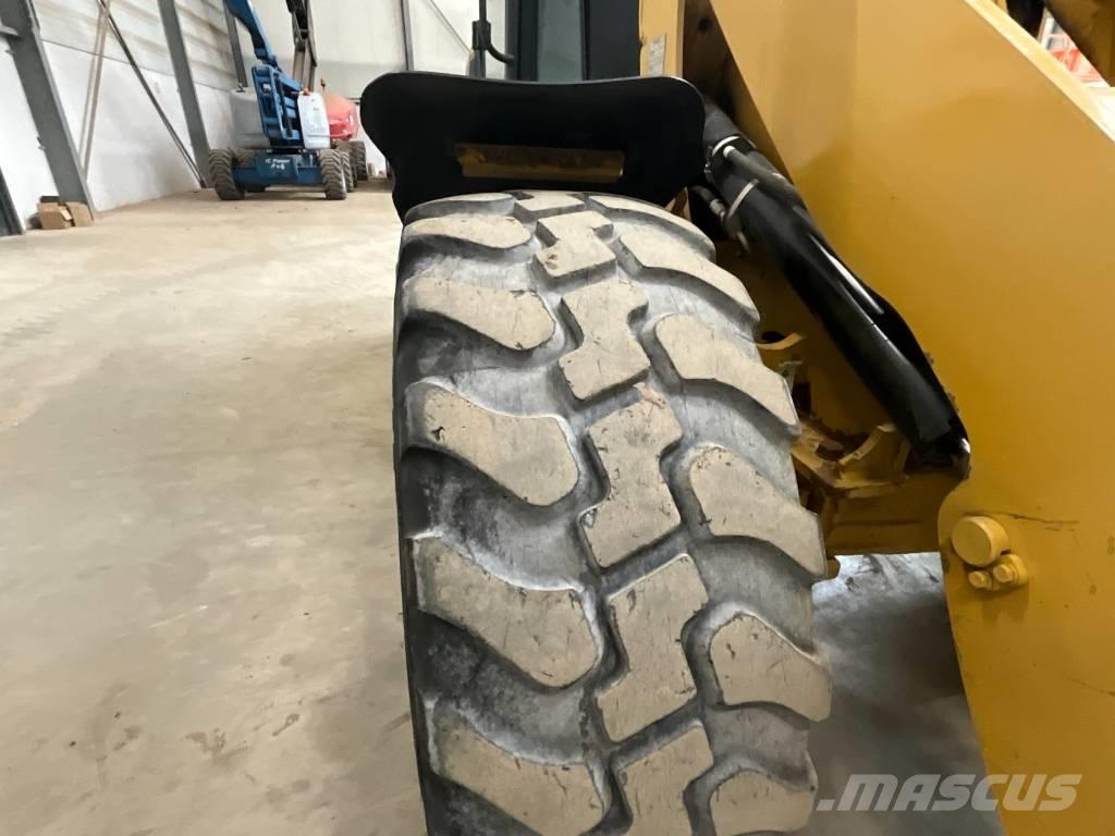 CAT 908 H Kolesové nakladače