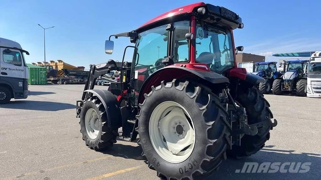 Valtra A75 Tractor Traktory
