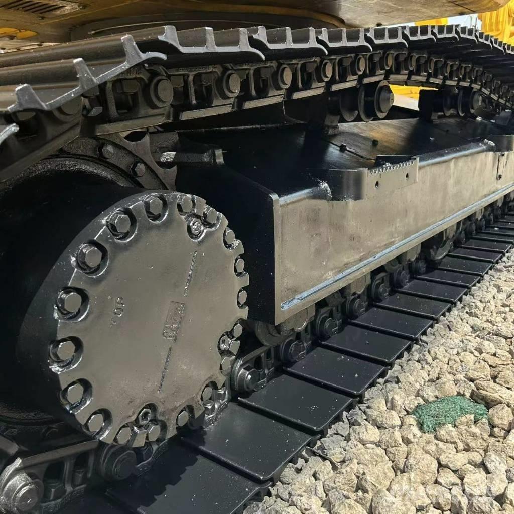 Komatsu PC 200-8 Pásové rýpadlá