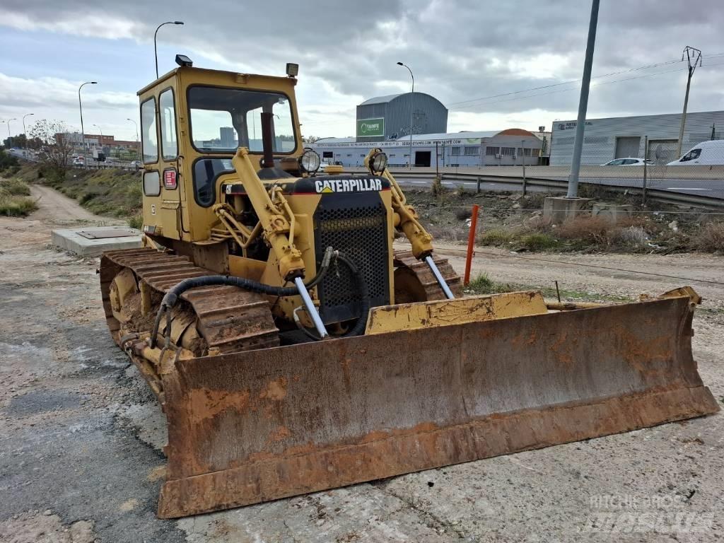 CAT D 4 D Pásové dozéry