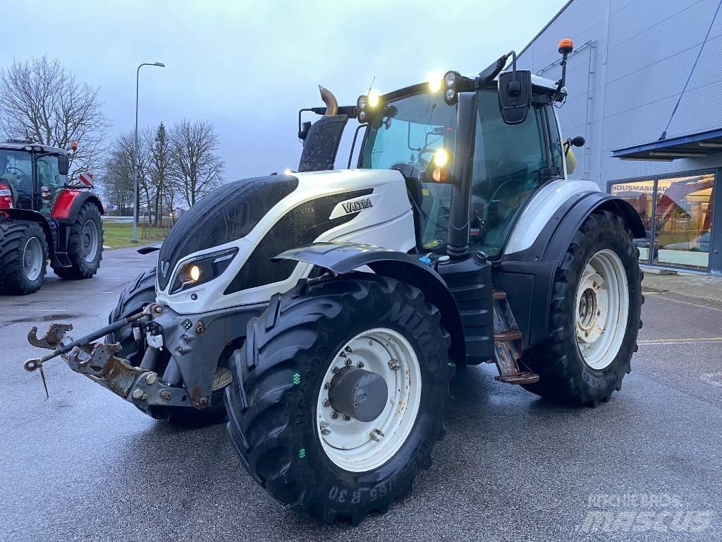 Valtra T 254 V Traktory