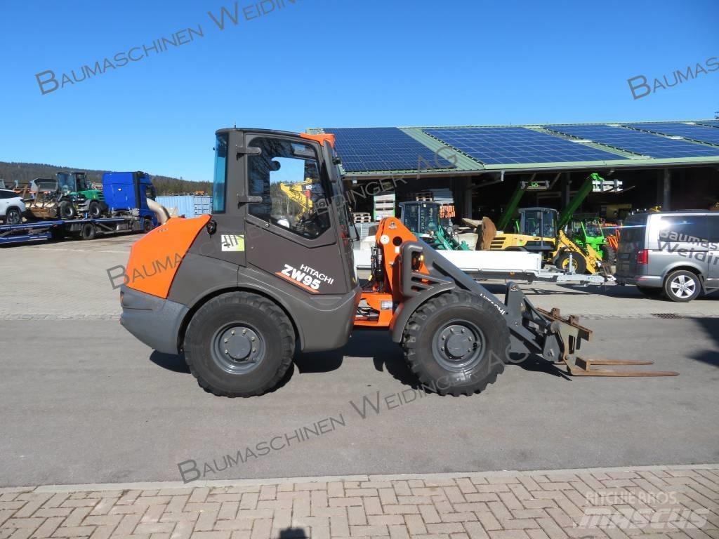 Hitachi ZW 95 Kolesové nakladače