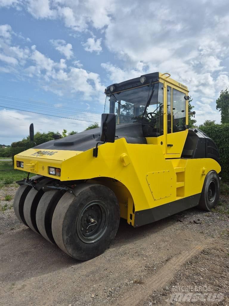 Bomag BW 24 R H Pneumatikové valce