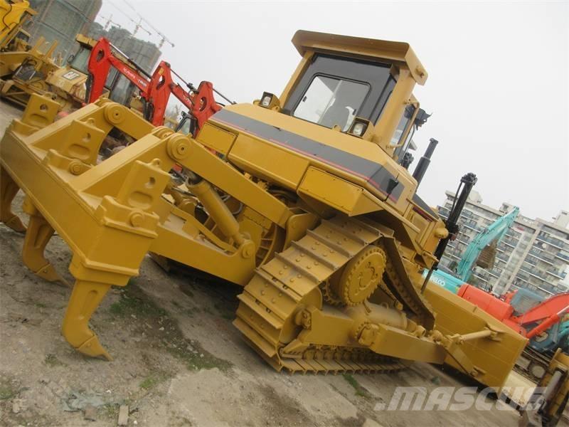 CAT D 8 R Pásové dozéry