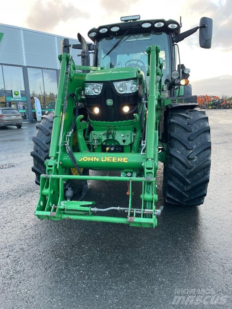 John Deere 6115R Traktory